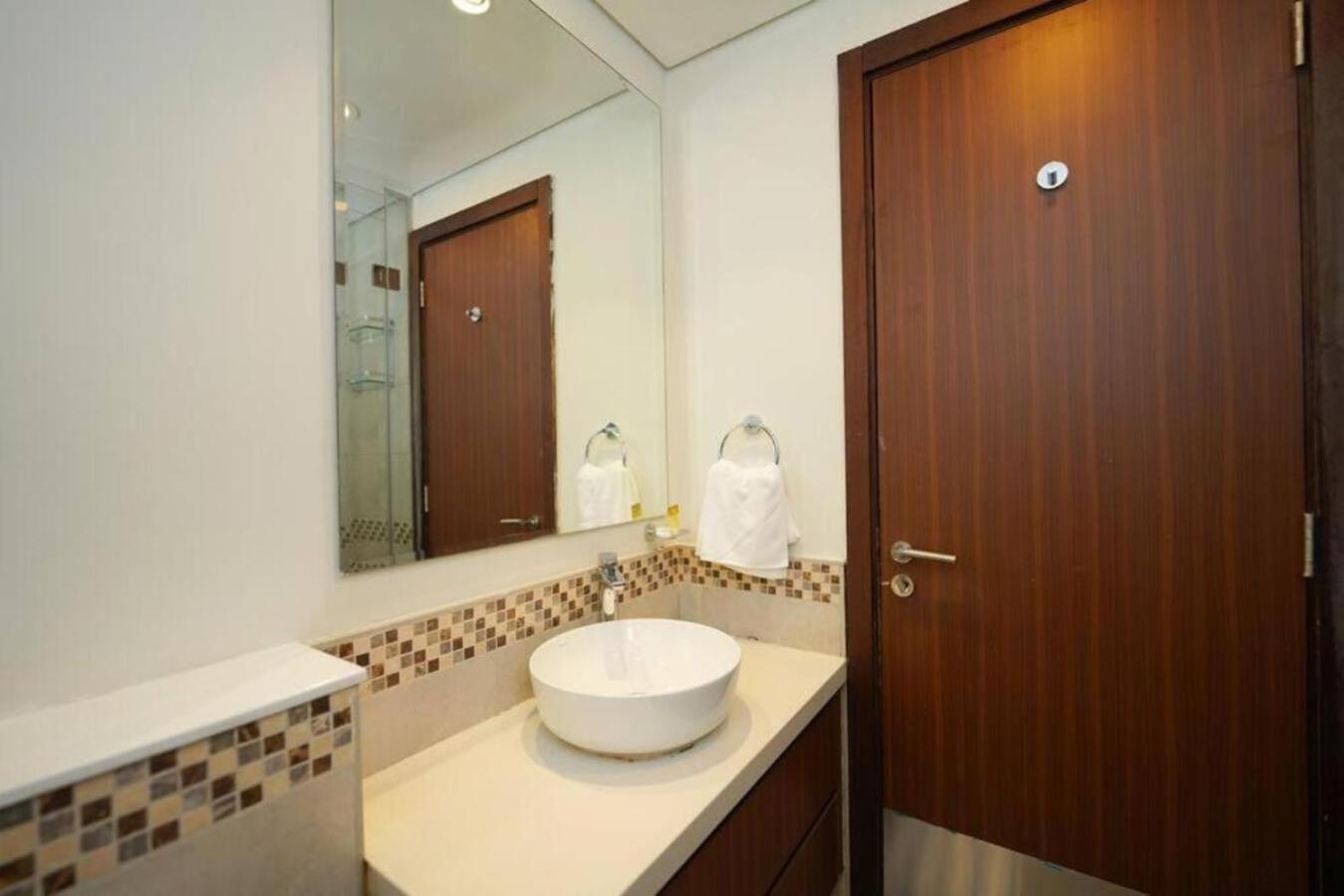 Brown Stone -canal View Vera Ii Dubai